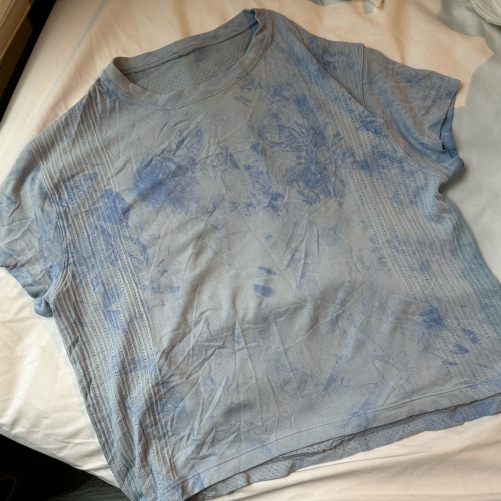 LULU LEMON SHIRT SIZE MEDIUM